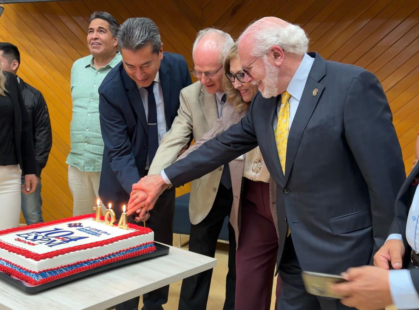 104 Aniversario ESPM – velitas