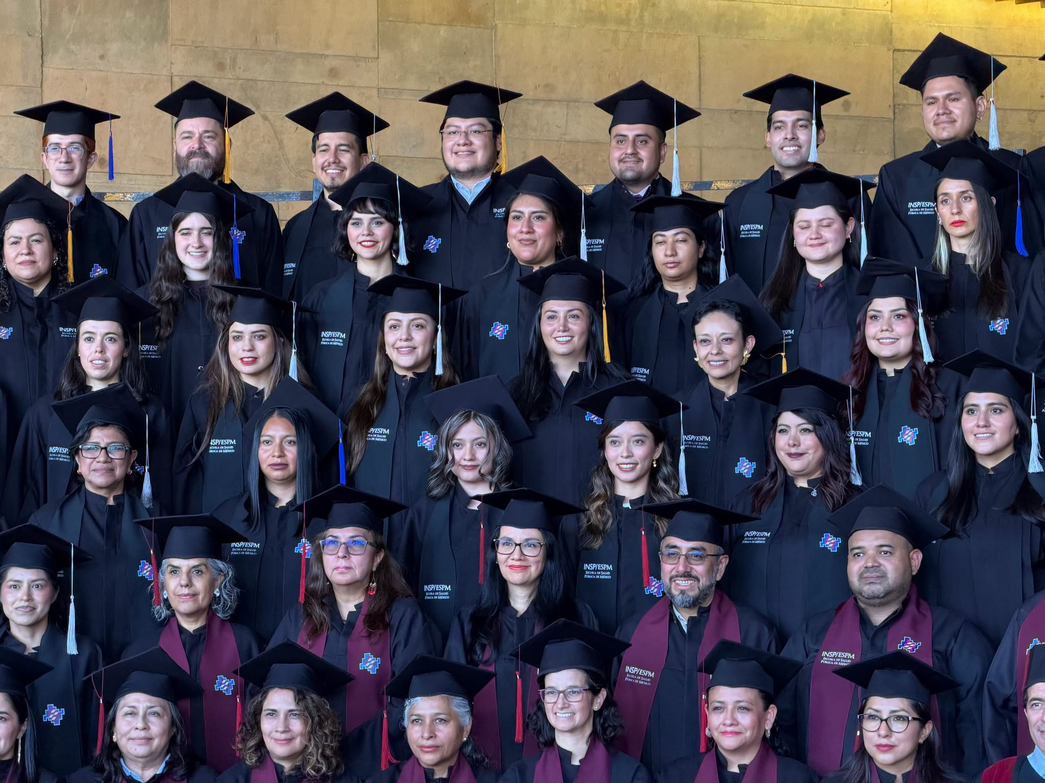 Graduados Generación 104 ESPM – lanzamiento de birretes